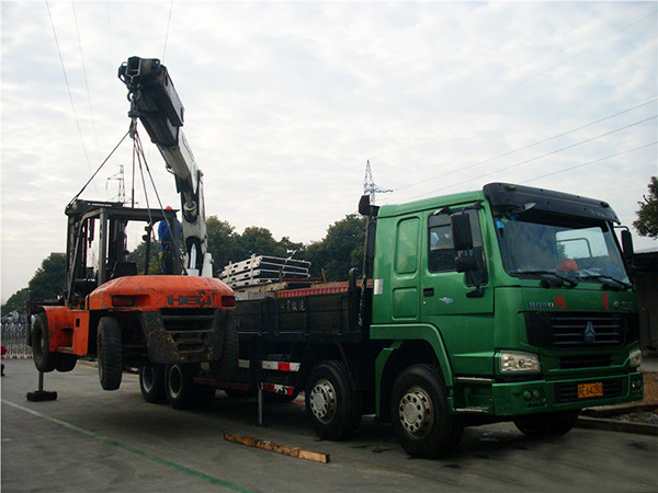 隨車吊吊裝叉車
