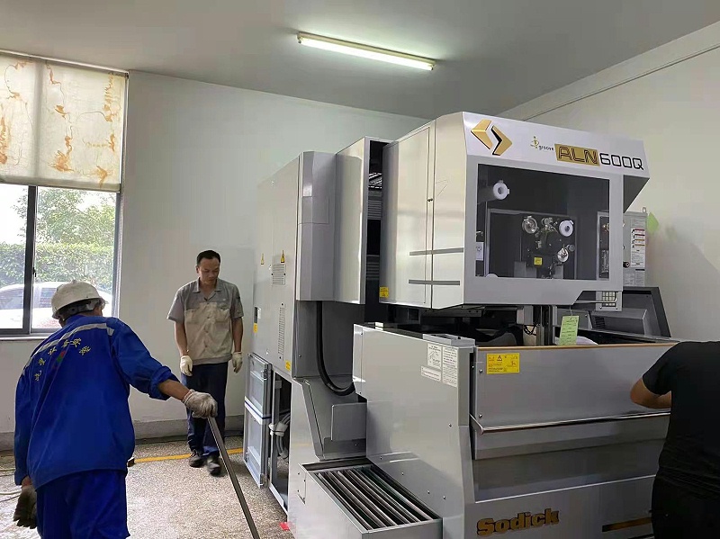 大型工業(yè)設(shè)備搬運(yùn)